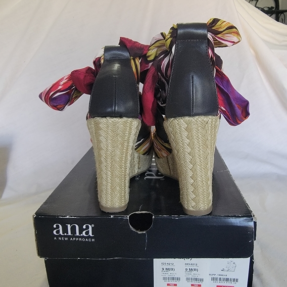 a.n.a. Wedge Heels - Picture 3 of 4